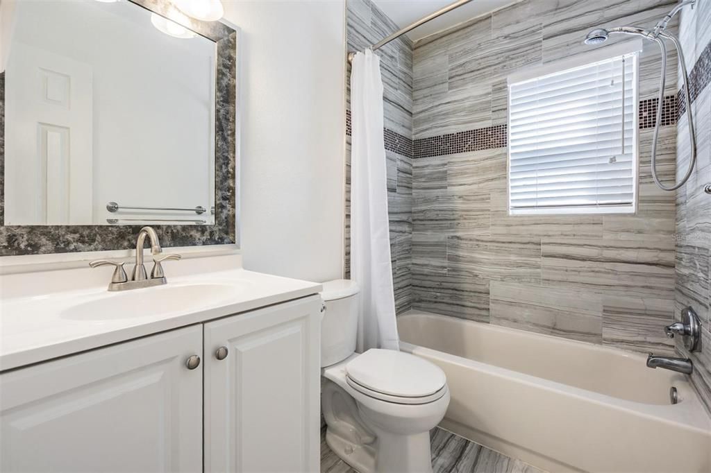 En Venta: $425,000 (4 camas, 2 baños, 1611 Pies cuadrados)