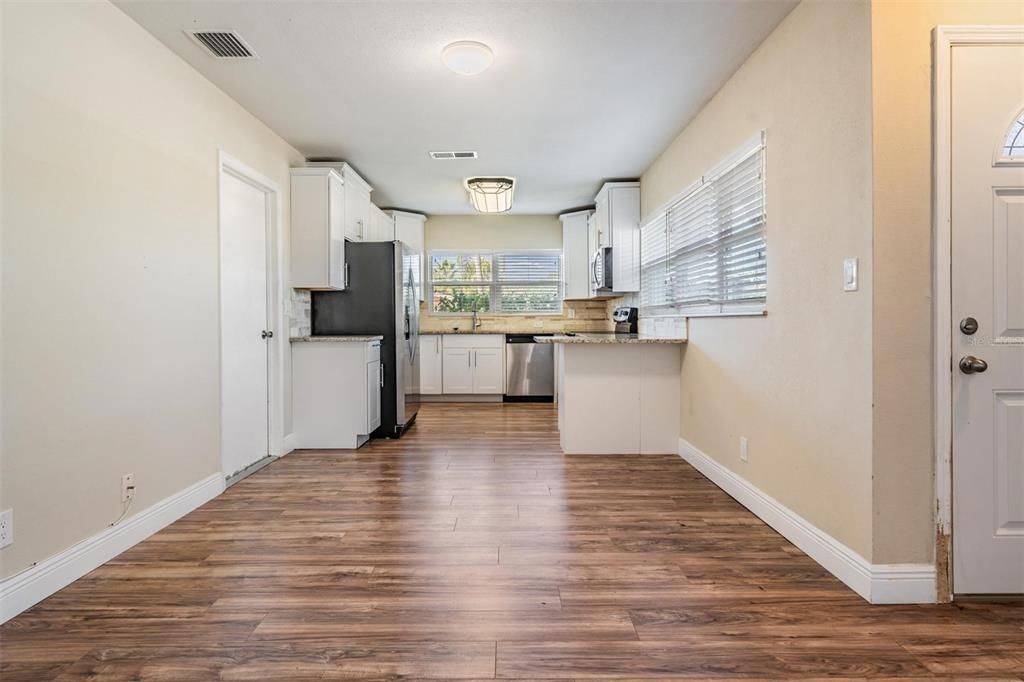 En Venta: $425,000 (4 camas, 2 baños, 1611 Pies cuadrados)