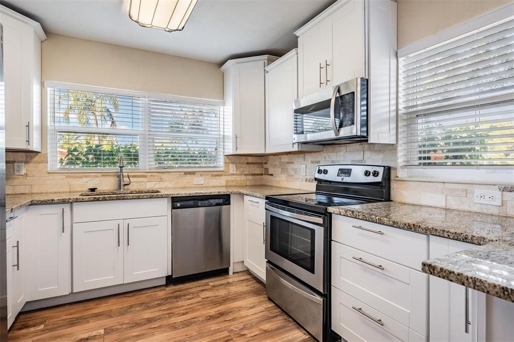 En Venta: $425,000 (4 camas, 2 baños, 1611 Pies cuadrados)