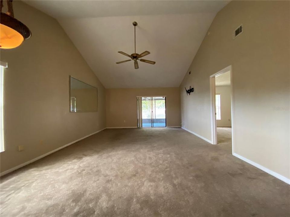 For Rent: $1,750 (2 beds, 2 baths, 1215 Square Feet)