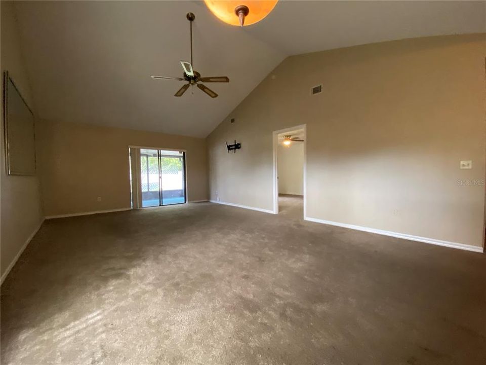 For Rent: $1,750 (2 beds, 2 baths, 1215 Square Feet)