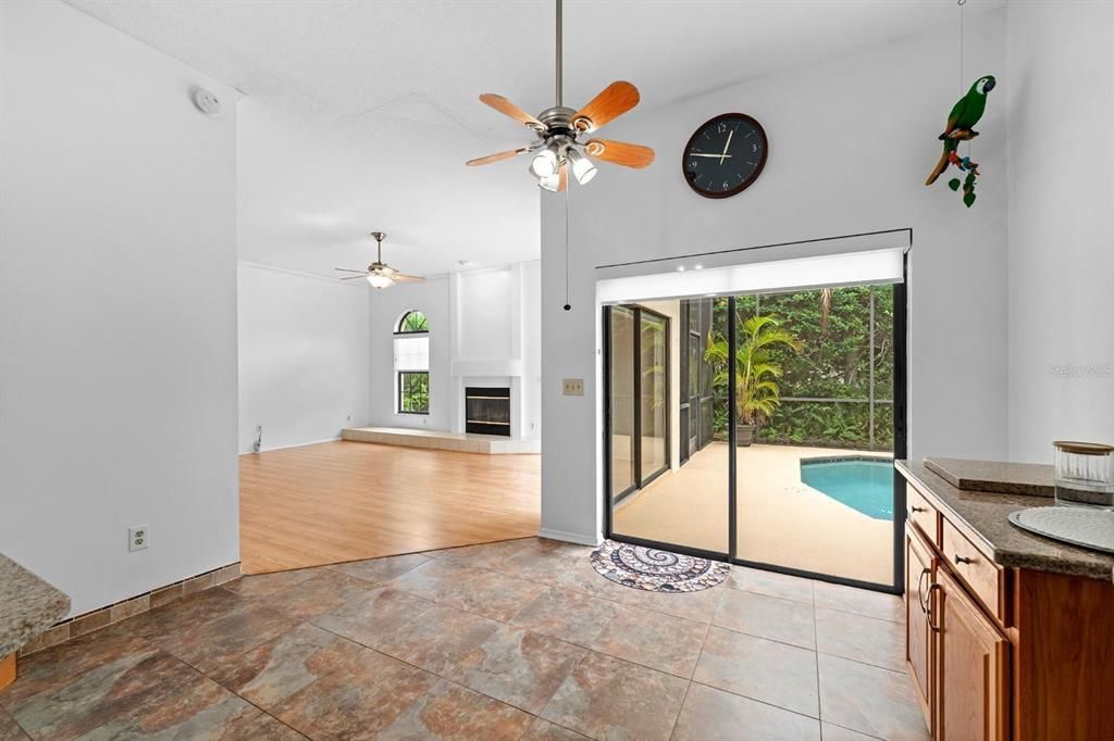 На продажу: $645,000 (5 спален, 3 ванн, 2528 Квадратных фут)