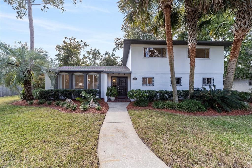 For Sale: $549,900 (4 beds, 2 baths, 2215 Square Feet)