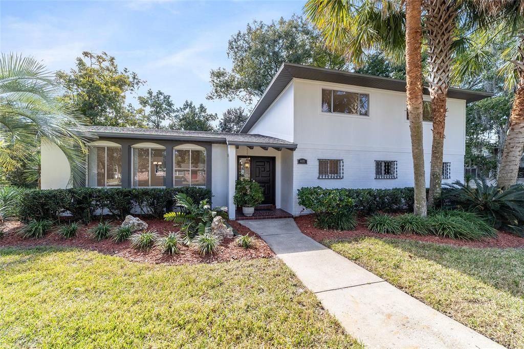 For Sale: $549,900 (4 beds, 2 baths, 2215 Square Feet)