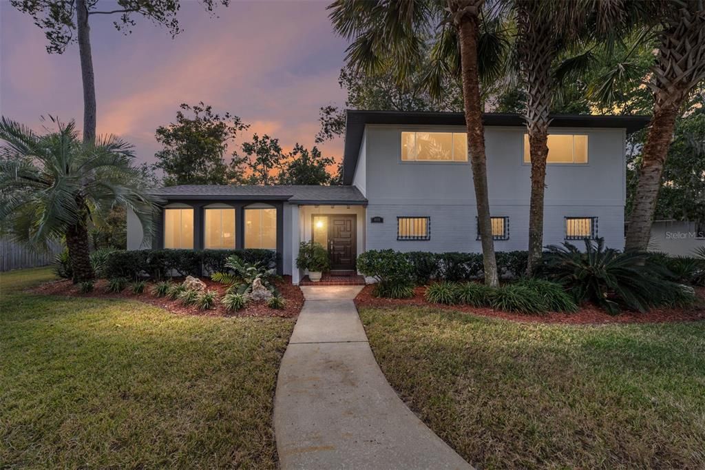 For Sale: $549,900 (4 beds, 2 baths, 2215 Square Feet)