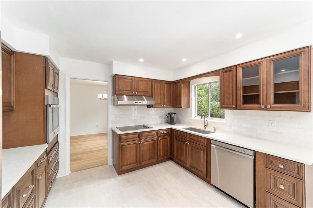 For Sale: $549,900 (4 beds, 2 baths, 2215 Square Feet)