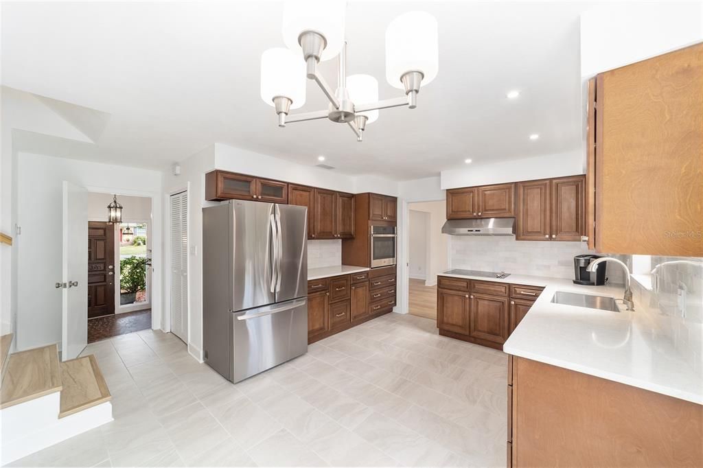 For Sale: $549,900 (4 beds, 2 baths, 2215 Square Feet)