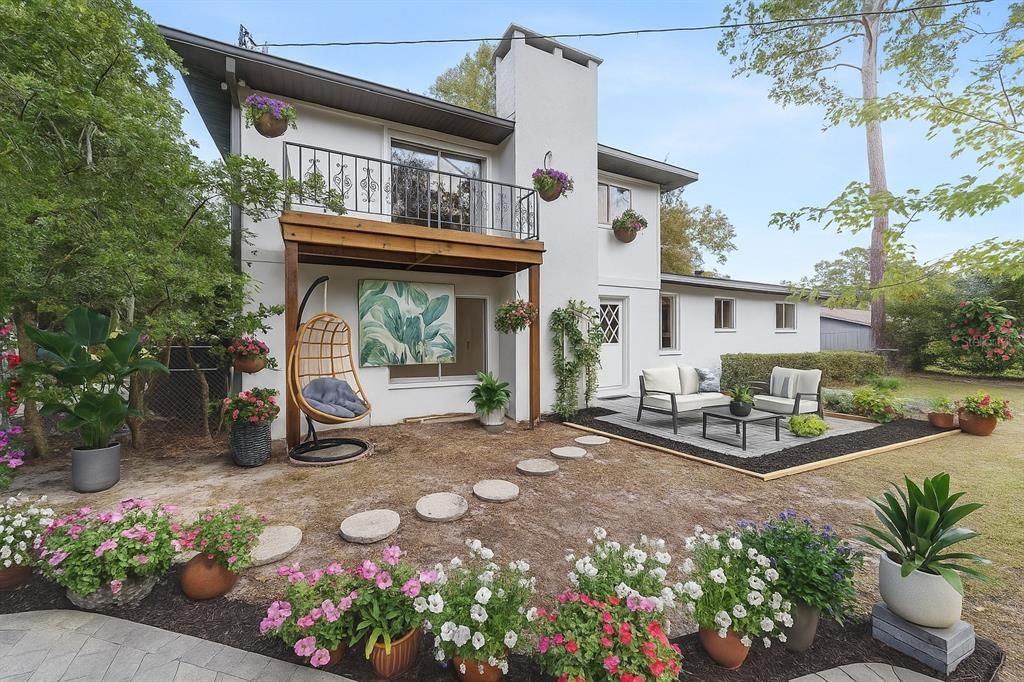 For Sale: $549,900 (4 beds, 2 baths, 2215 Square Feet)