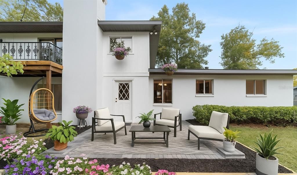 For Sale: $549,900 (4 beds, 2 baths, 2215 Square Feet)