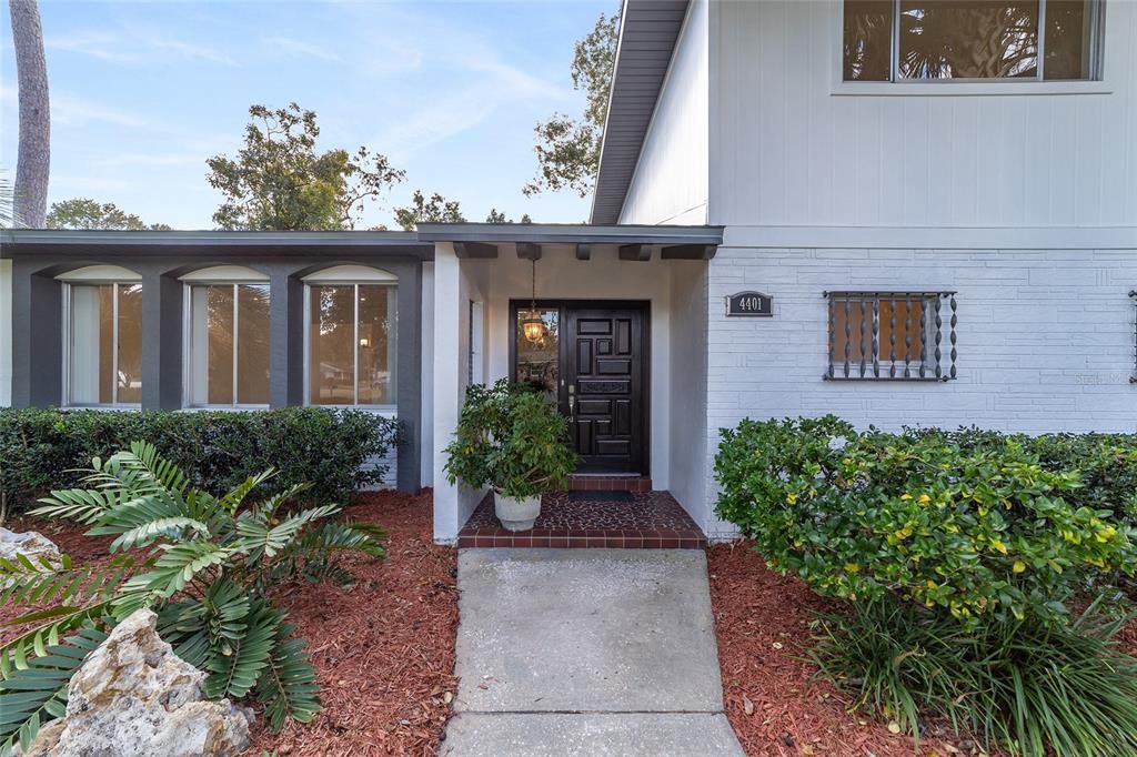 For Sale: $549,900 (4 beds, 2 baths, 2215 Square Feet)