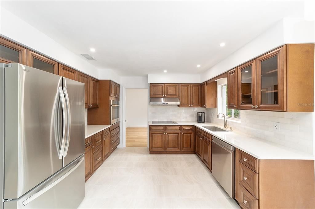 For Sale: $549,900 (4 beds, 2 baths, 2215 Square Feet)