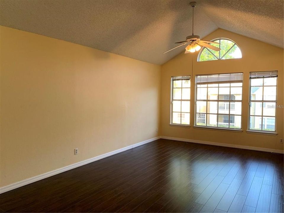 For Sale: $119,495 (1 beds, 1 baths, 627 Square Feet)