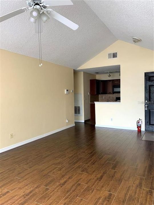 For Sale: $119,495 (1 beds, 1 baths, 627 Square Feet)
