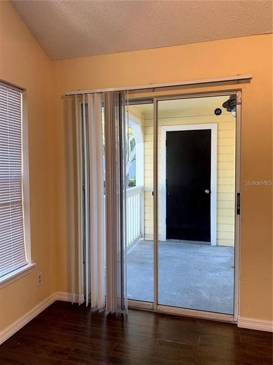 For Sale: $119,495 (1 beds, 1 baths, 627 Square Feet)