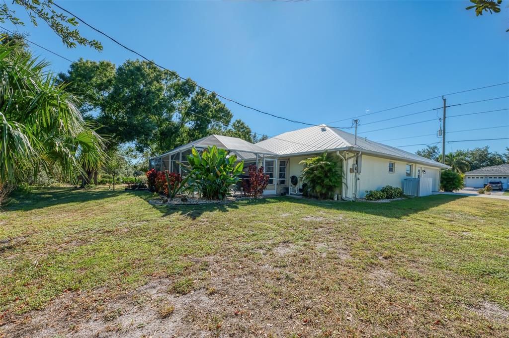Active With Contract: $399,900 (3 beds, 2 baths, 1910 Square Feet)