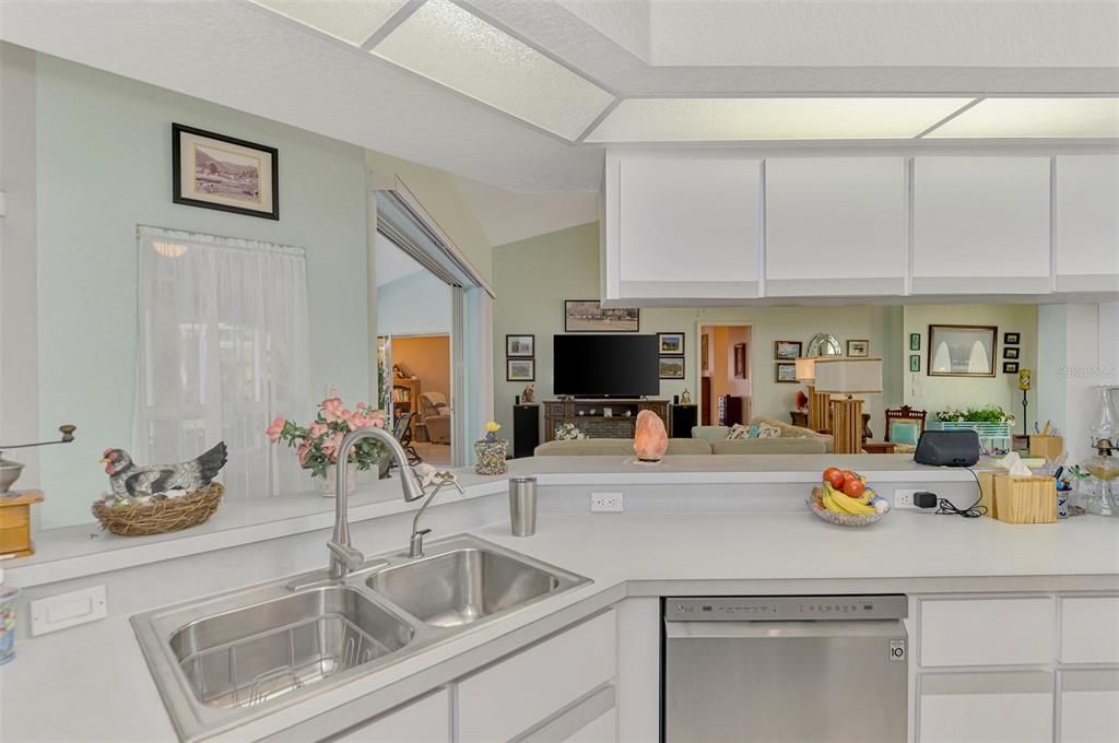 Active With Contract: $399,900 (3 beds, 2 baths, 1910 Square Feet)