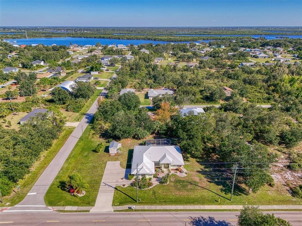 Active With Contract: $399,900 (3 beds, 2 baths, 1910 Square Feet)