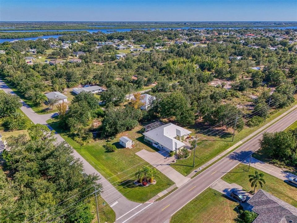 Active With Contract: $399,900 (3 beds, 2 baths, 1910 Square Feet)