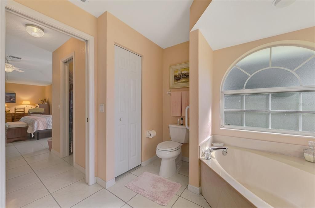 Active With Contract: $399,900 (3 beds, 2 baths, 1910 Square Feet)