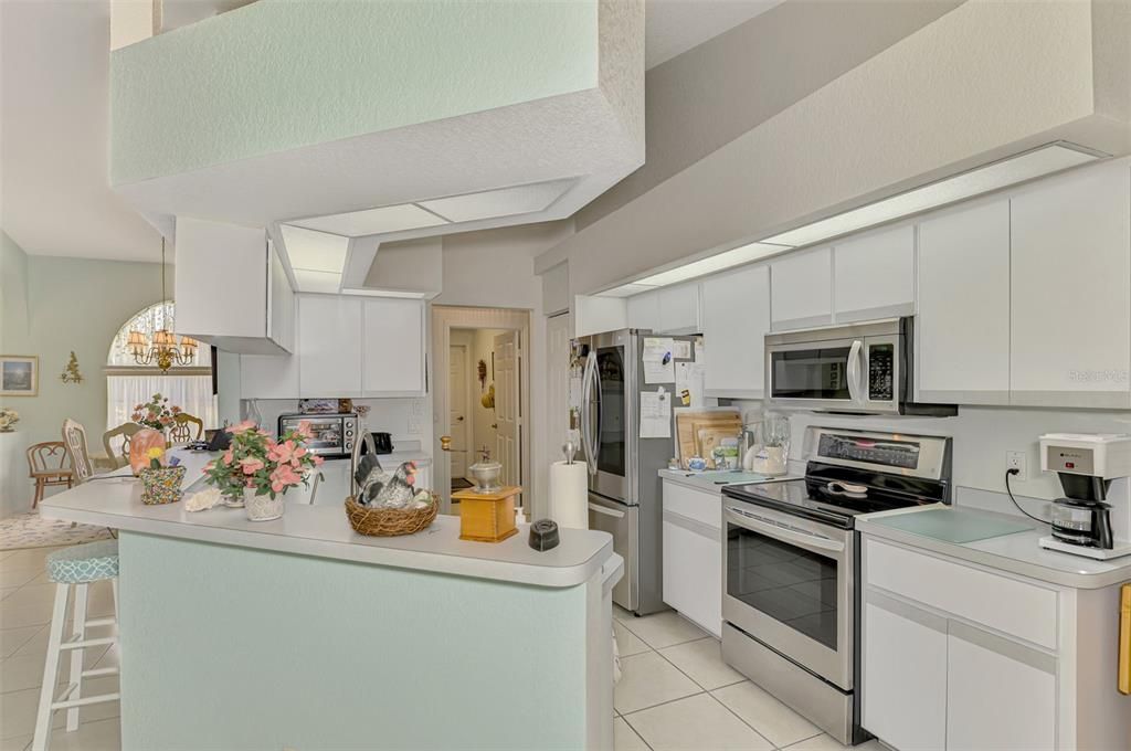 Active With Contract: $399,900 (3 beds, 2 baths, 1910 Square Feet)