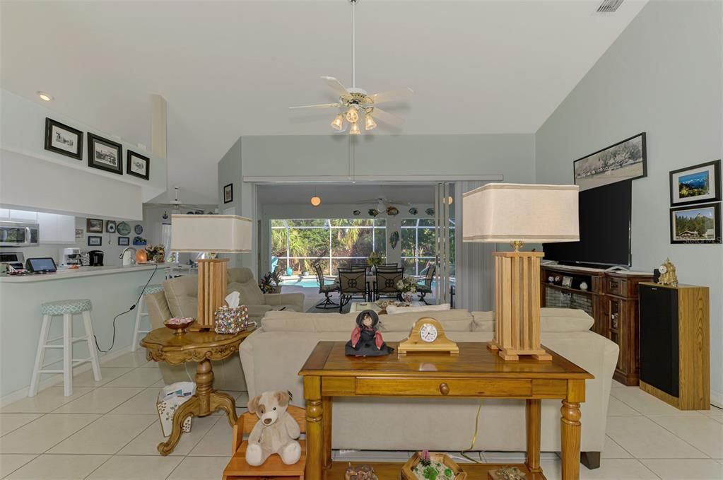 Active With Contract: $399,900 (3 beds, 2 baths, 1910 Square Feet)