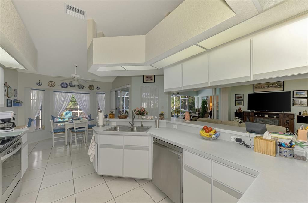 Active With Contract: $399,900 (3 beds, 2 baths, 1910 Square Feet)