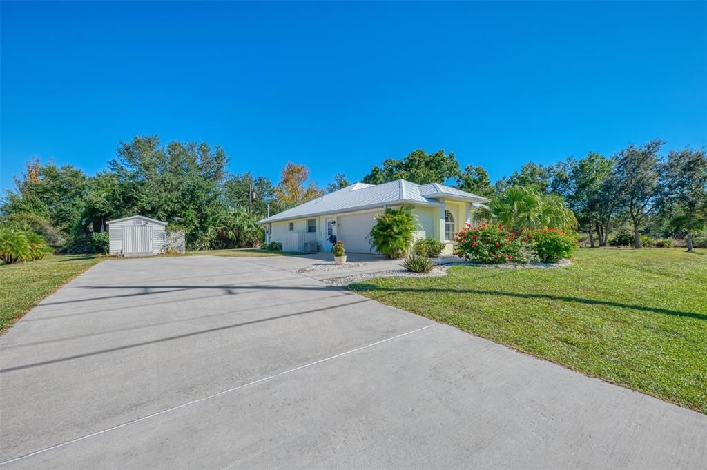 Active With Contract: $399,900 (3 beds, 2 baths, 1910 Square Feet)