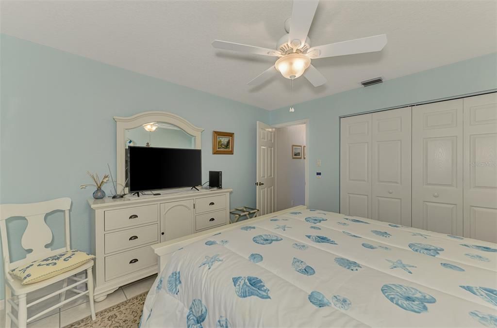 Active With Contract: $399,900 (3 beds, 2 baths, 1910 Square Feet)