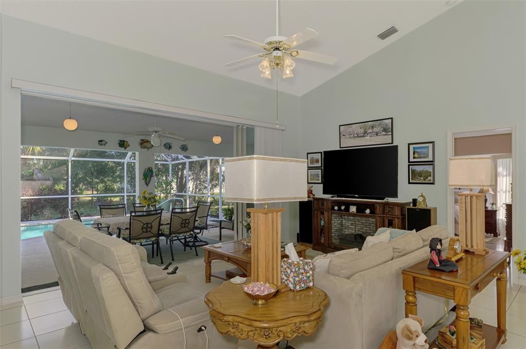 Active With Contract: $399,900 (3 beds, 2 baths, 1910 Square Feet)