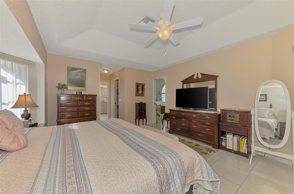 Active With Contract: $399,900 (3 beds, 2 baths, 1910 Square Feet)