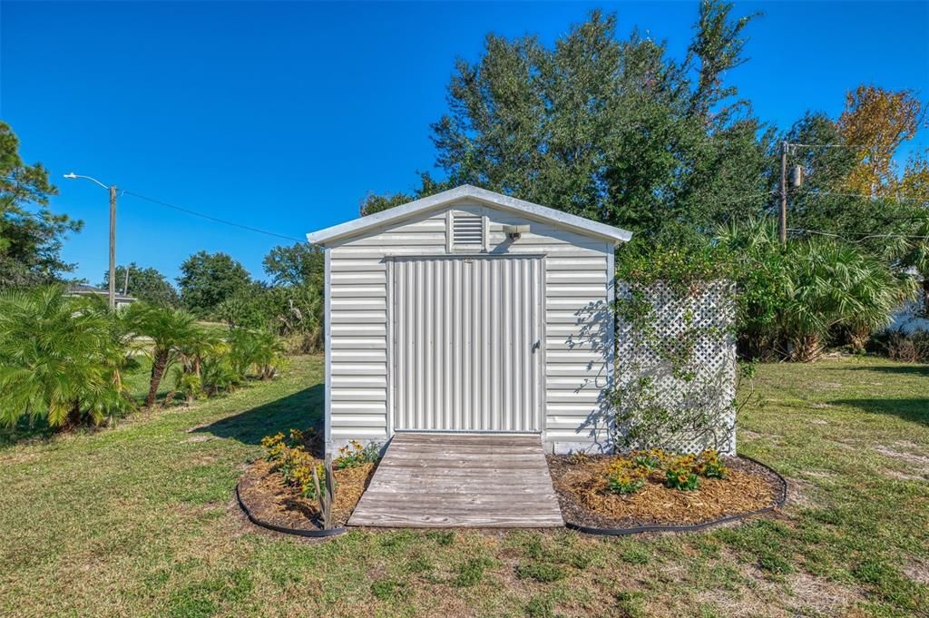 Active With Contract: $399,900 (3 beds, 2 baths, 1910 Square Feet)