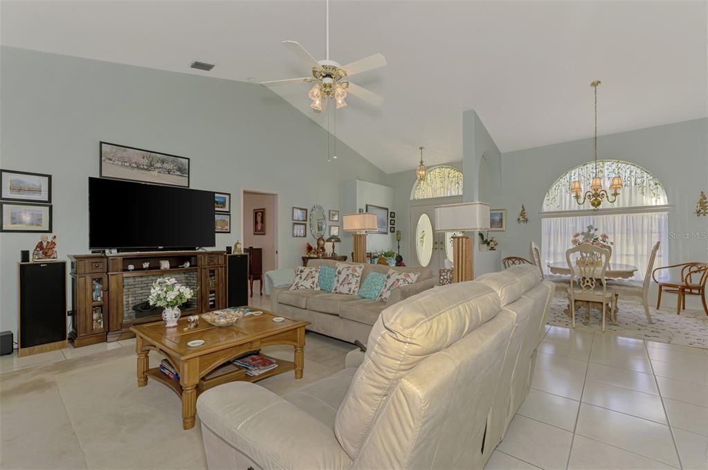 Active With Contract: $399,900 (3 beds, 2 baths, 1910 Square Feet)