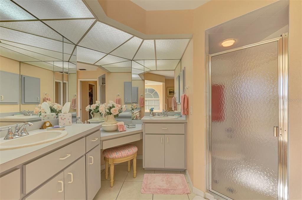 Active With Contract: $399,900 (3 beds, 2 baths, 1910 Square Feet)