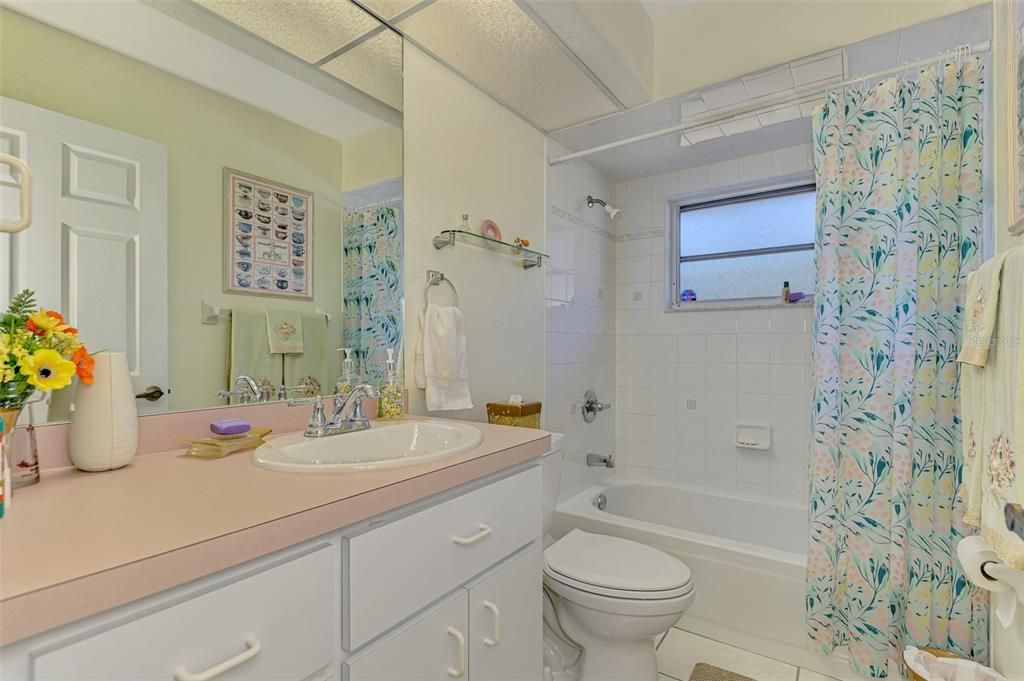 Active With Contract: $399,900 (3 beds, 2 baths, 1910 Square Feet)