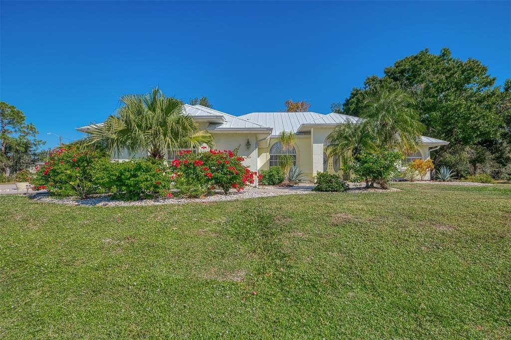 Active With Contract: $399,900 (3 beds, 2 baths, 1910 Square Feet)