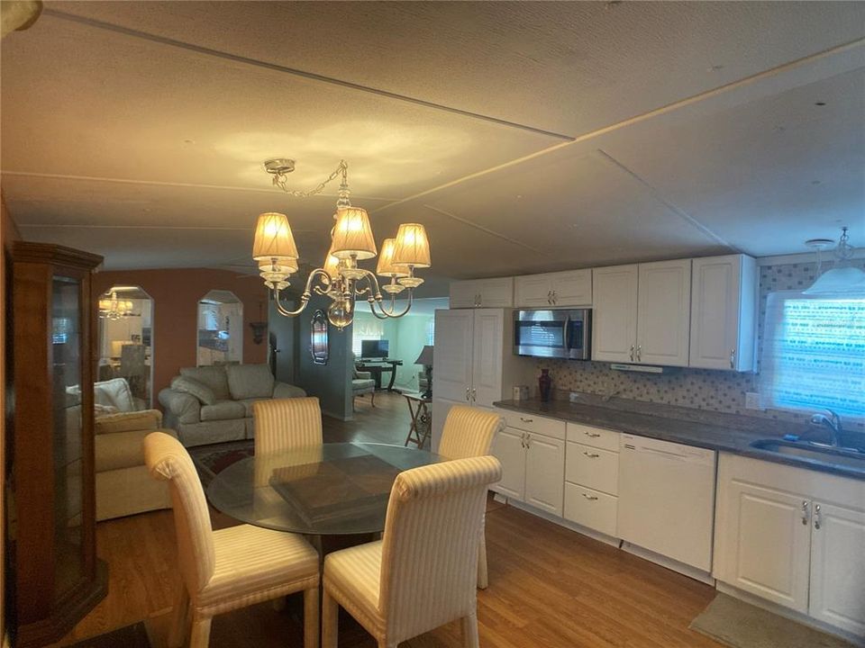 待售: $125,000 (2 贝兹, 2 浴室, 1046 平方英尺)