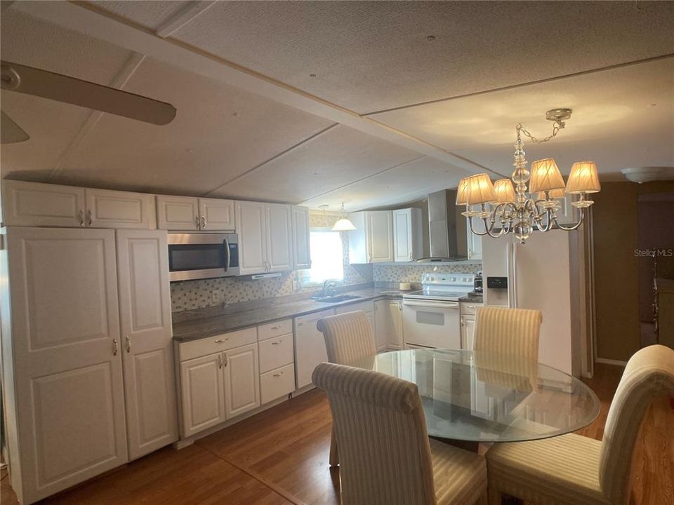 待售: $125,000 (2 贝兹, 2 浴室, 1046 平方英尺)