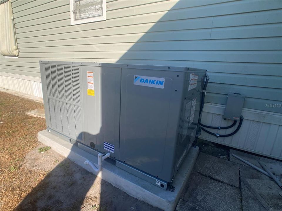 待售: $125,000 (2 贝兹, 2 浴室, 1046 平方英尺)