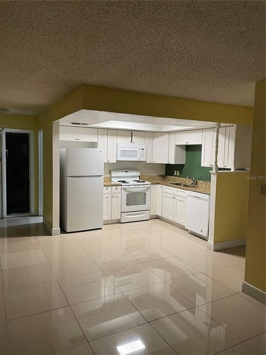 For Rent: $1,750 (2 beds, 1 baths, 1000 Square Feet)