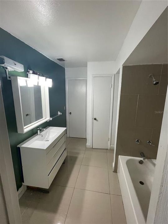 For Rent: $1,750 (2 beds, 1 baths, 1000 Square Feet)