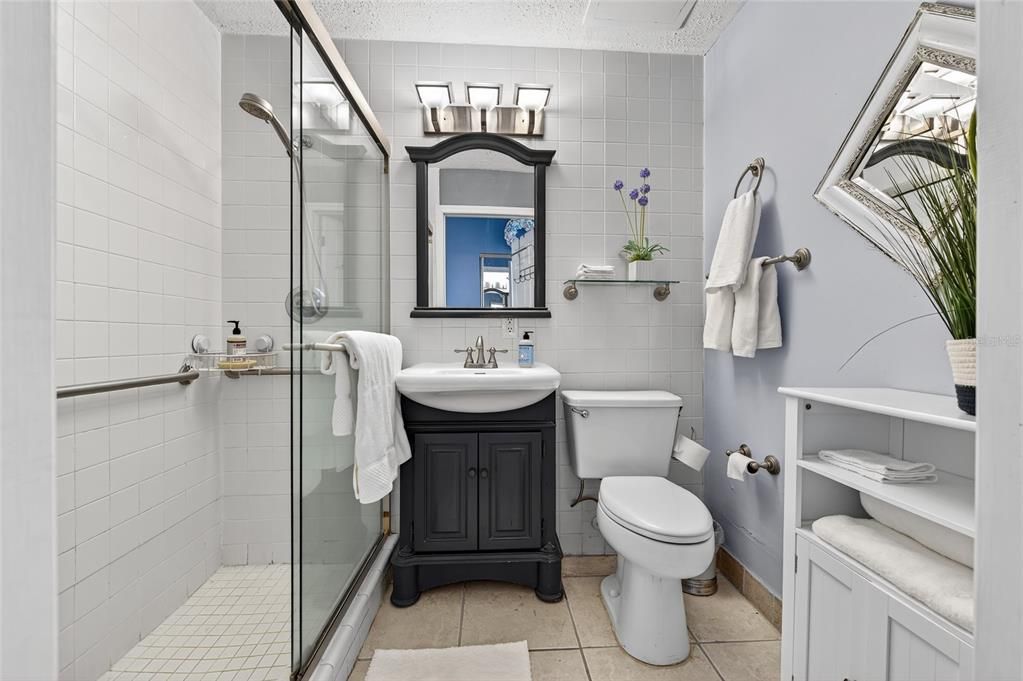 For Sale: $195,000 (1 beds, 1 baths, 450 Square Feet)