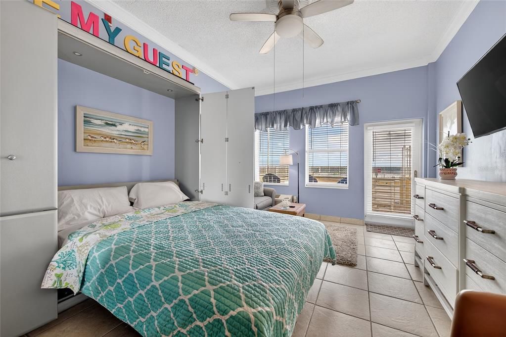 For Sale: $195,000 (1 beds, 1 baths, 450 Square Feet)