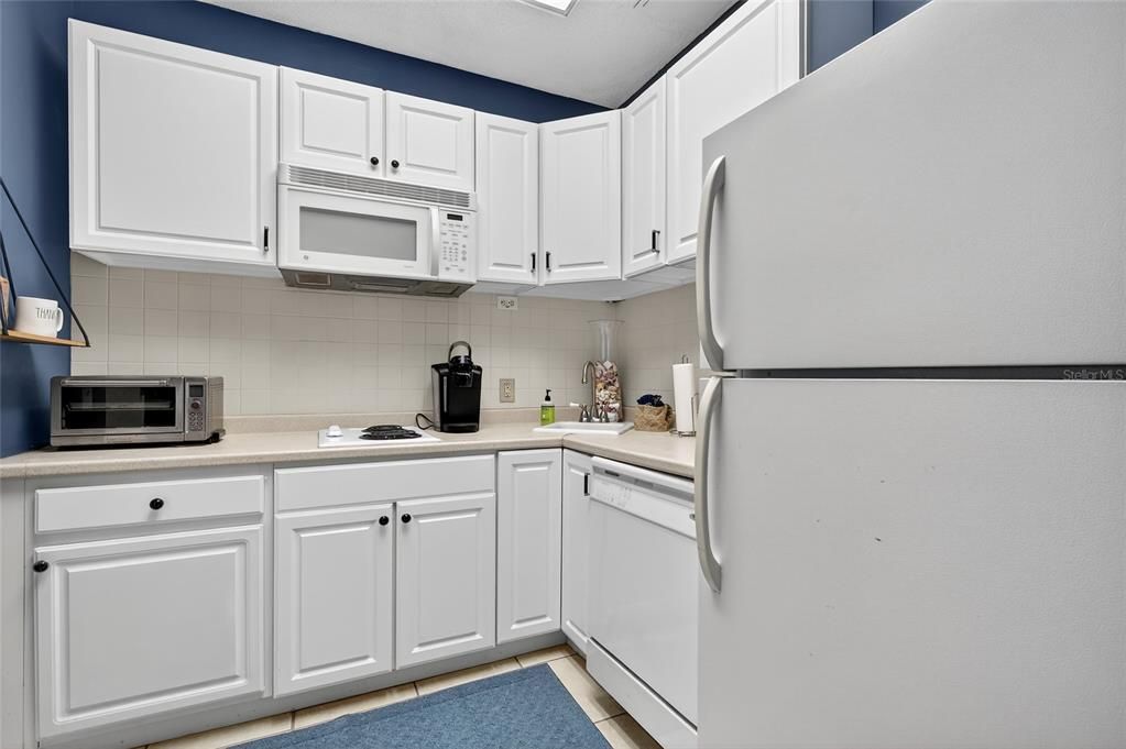 For Sale: $195,000 (1 beds, 1 baths, 450 Square Feet)