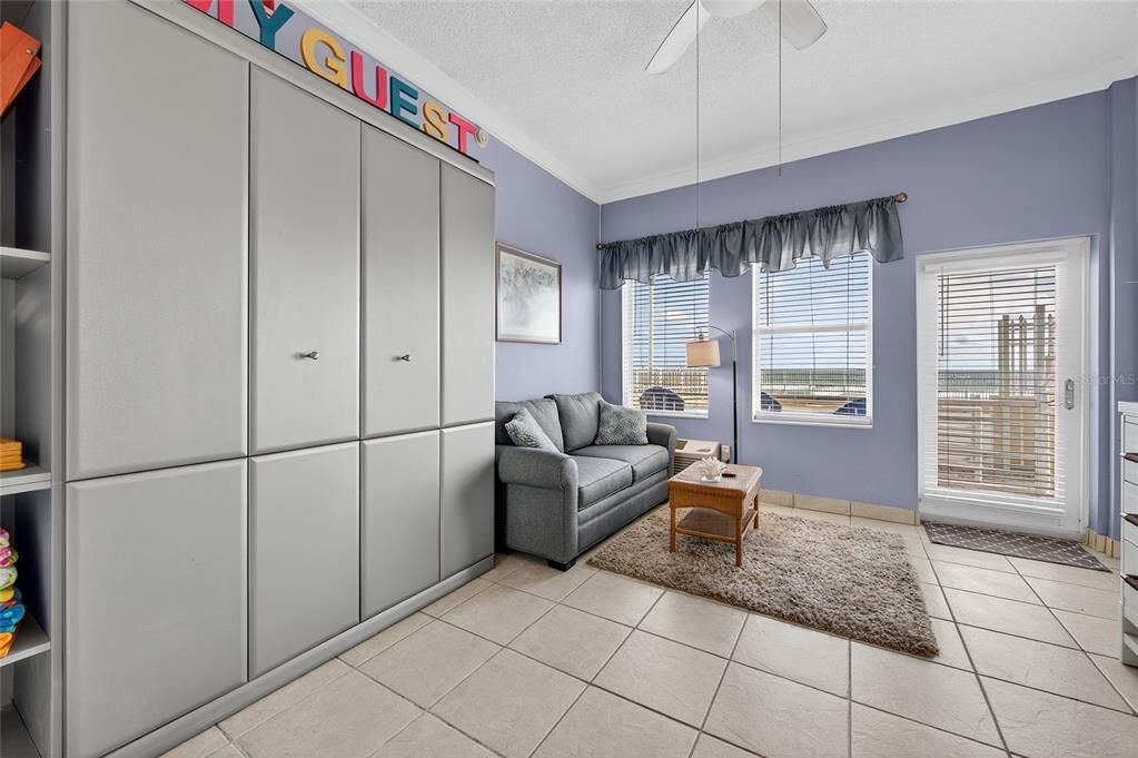 For Sale: $195,000 (1 beds, 1 baths, 450 Square Feet)