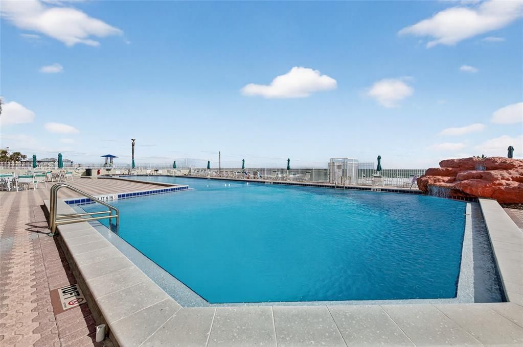 For Sale: $195,000 (1 beds, 1 baths, 450 Square Feet)