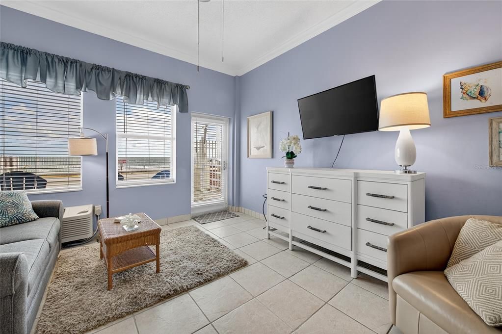 For Sale: $195,000 (1 beds, 1 baths, 450 Square Feet)