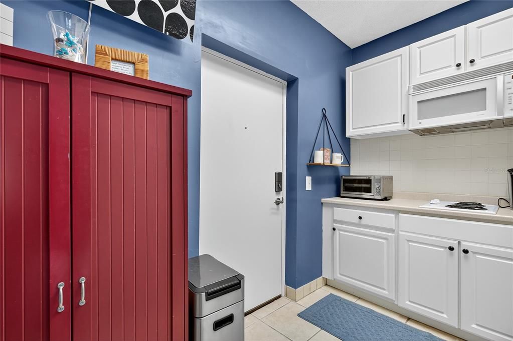 For Sale: $195,000 (1 beds, 1 baths, 450 Square Feet)