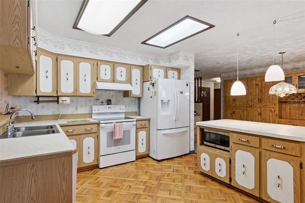 En Venta: $798,000 (3 camas, 2 baños, 2773 Pies cuadrados)