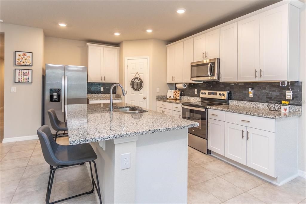 For Rent: $2,300 (4 beds, 3 baths, 1983 Square Feet)