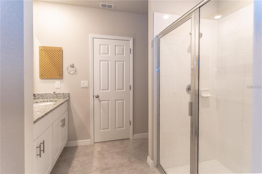 For Rent: $2,300 (4 beds, 3 baths, 1983 Square Feet)